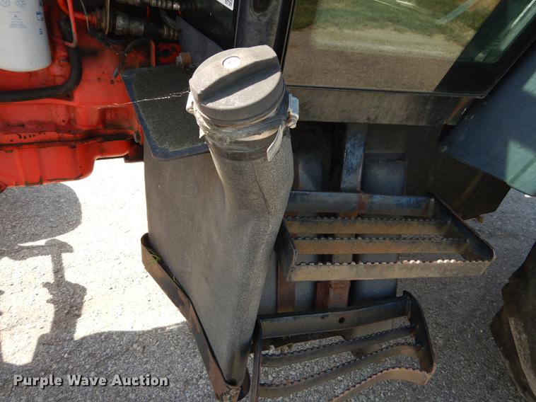 image for item DD6522 1999 New Holland TS100 tractor