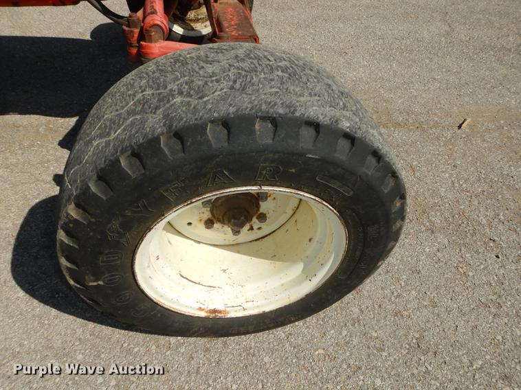 image for item DD6522 1999 New Holland TS100 tractor