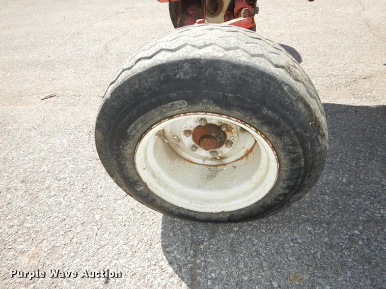 image for item DD6522 1999 New Holland TS100 tractor