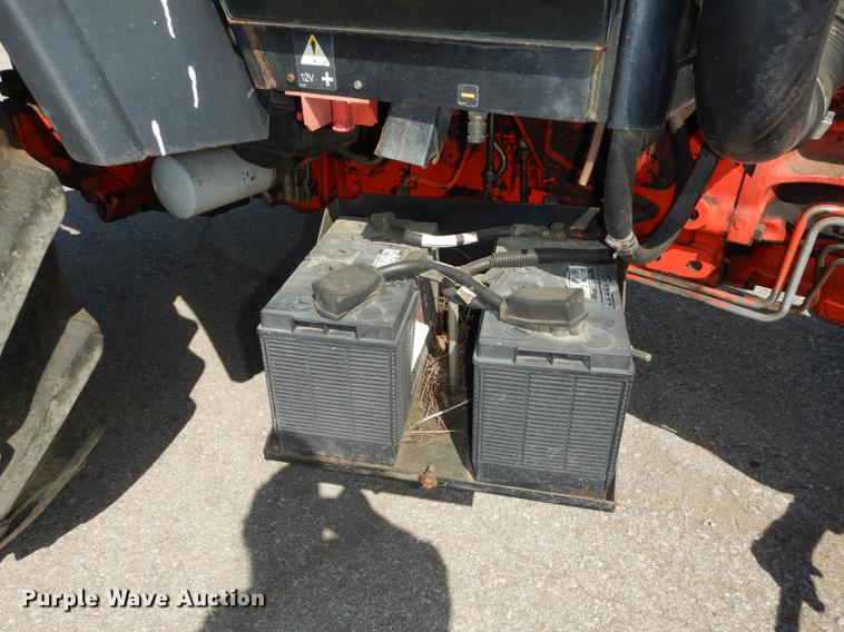 image for item DD6522 1999 New Holland TS100 tractor