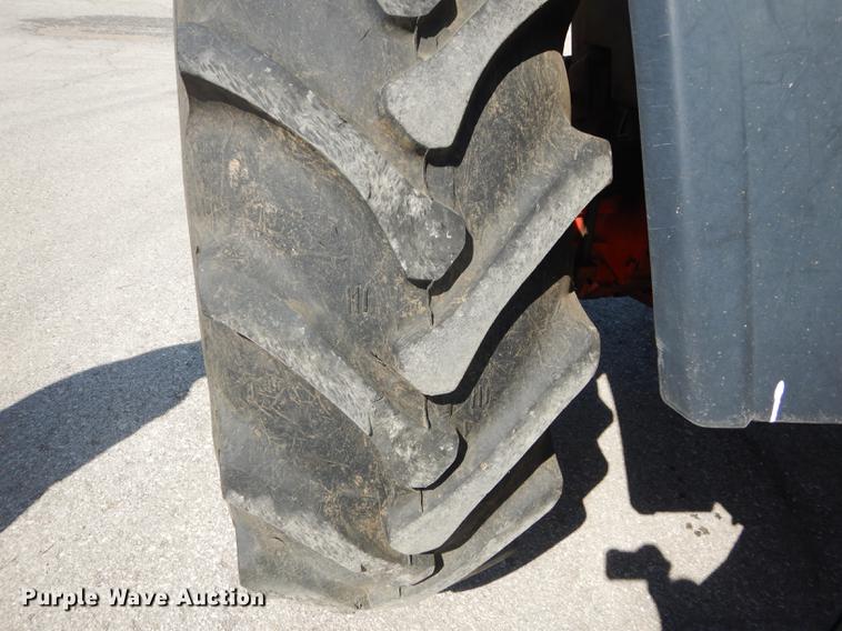 image for item DD6522 1999 New Holland TS100 tractor