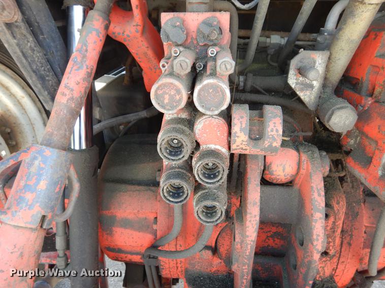 image for item DD6522 1999 New Holland TS100 tractor