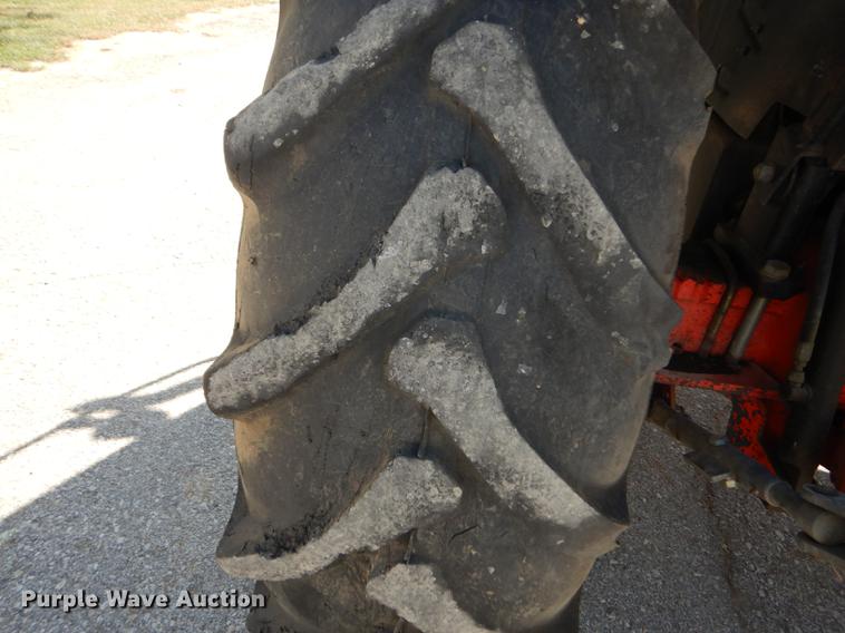 image for item DD6522 1999 New Holland TS100 tractor