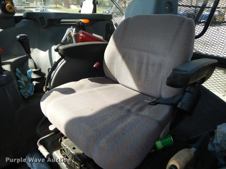 image for item DD6522 1999 New Holland TS100 tractor