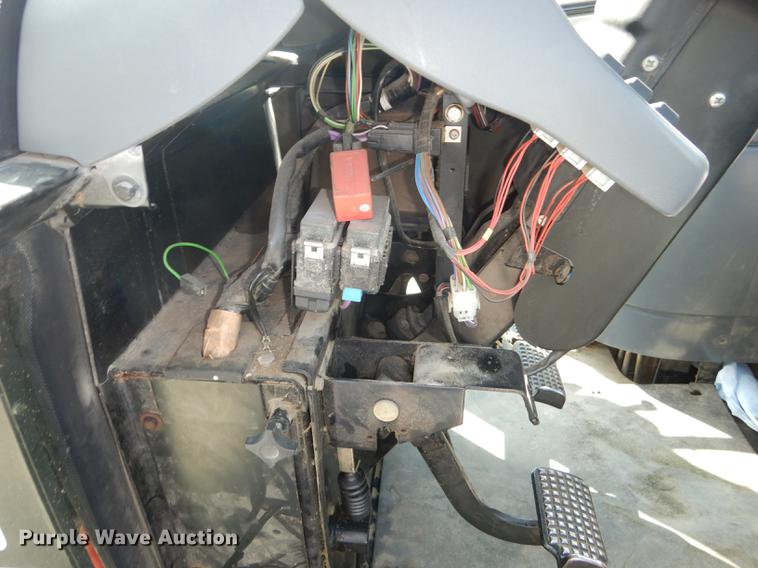 image for item DD6522 1999 New Holland TS100 tractor