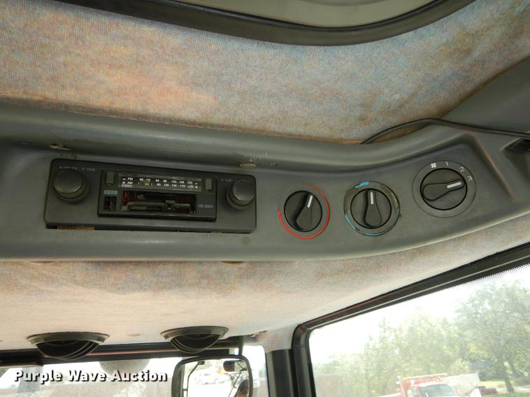 image for item DD6522 1999 New Holland TS100 tractor