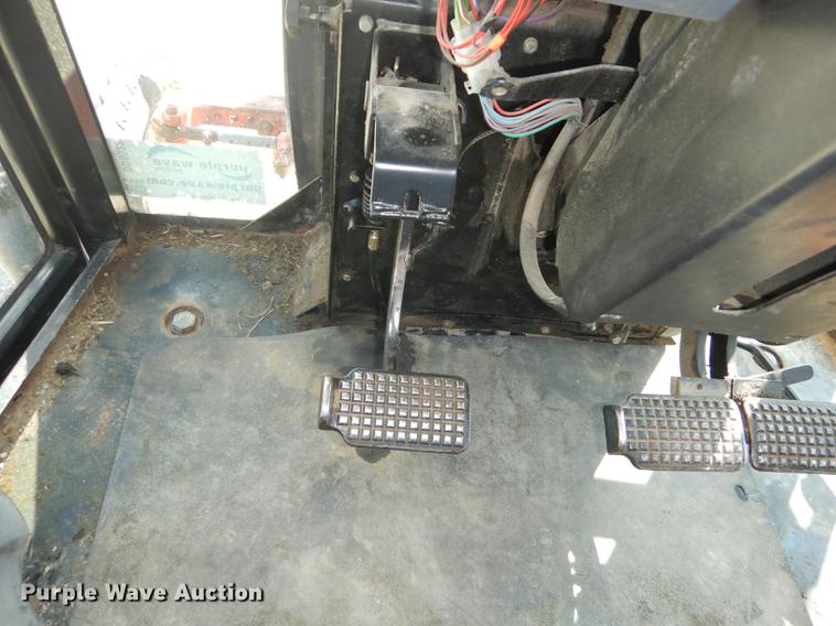 image for item DD6522 1999 New Holland TS100 tractor