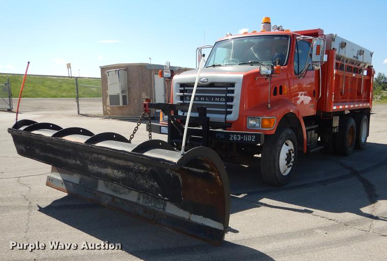 image for item DD6525 2003 Sterling LT7500 dump truck
