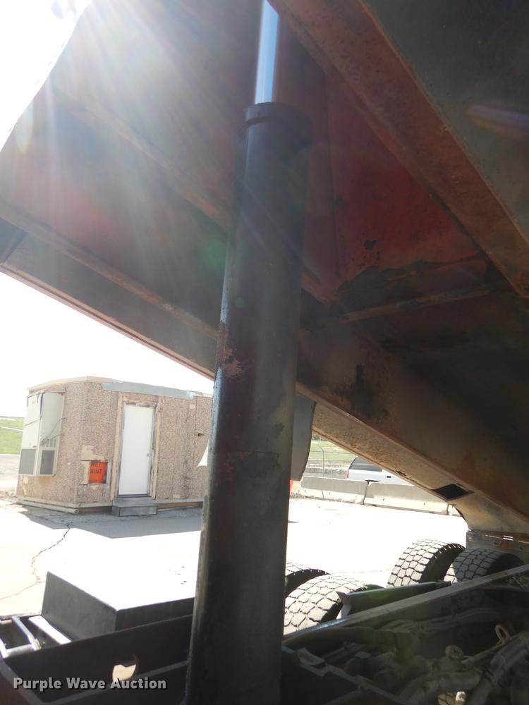 image for item DD6525 2003 Sterling LT7500 dump truck