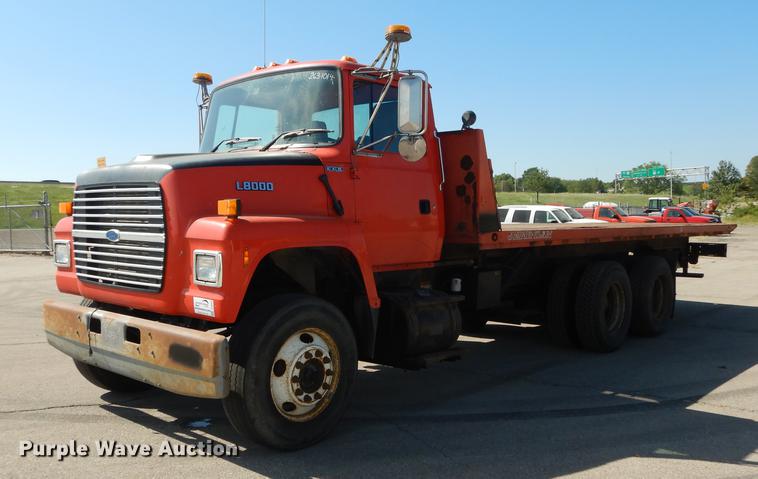 image for item DD6526 1995 Ford L8000 rollback truck