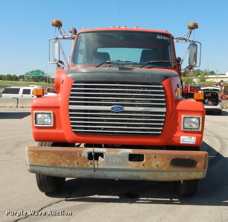 image for item DD6526 1995 Ford L8000 rollback truck