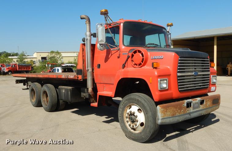image for item DD6526 1995 Ford L8000 rollback truck