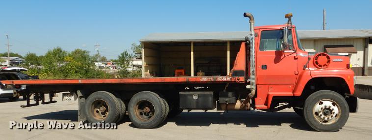 image for item DD6526 1995 Ford L8000 rollback truck