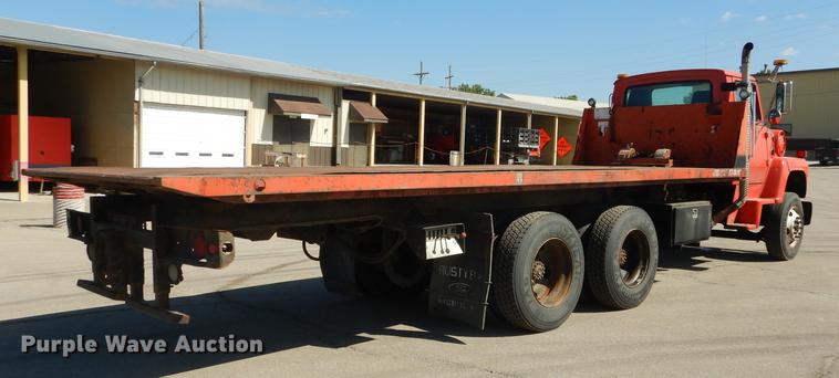 image for item DD6526 1995 Ford L8000 rollback truck