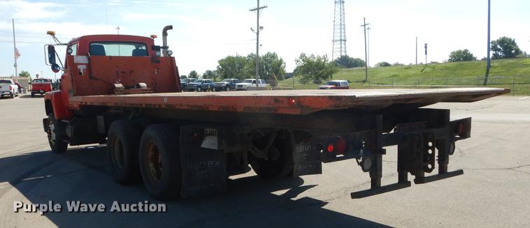 image for item DD6526 1995 Ford L8000 rollback truck