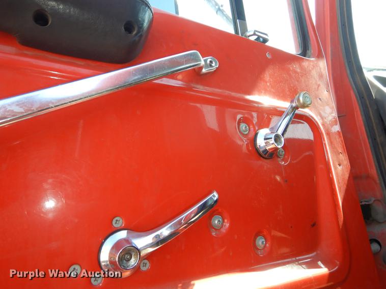 image for item DD6526 1995 Ford L8000 rollback truck