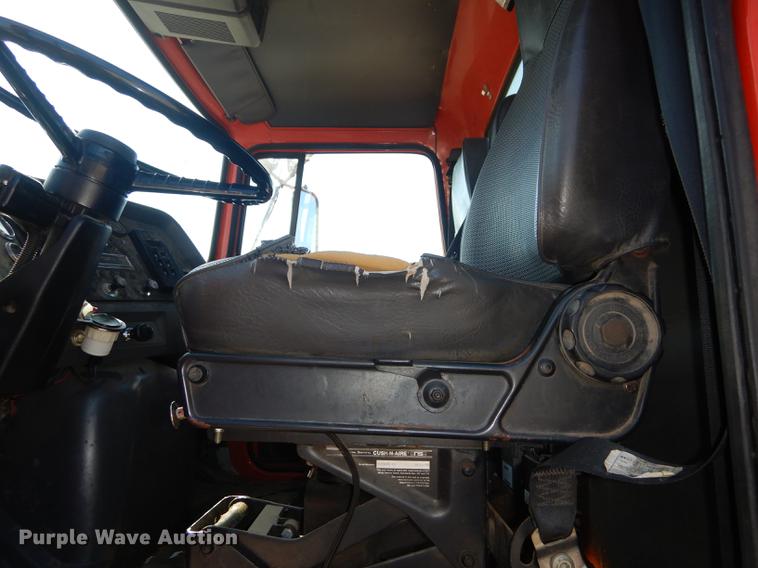 image for item DD6526 1995 Ford L8000 rollback truck