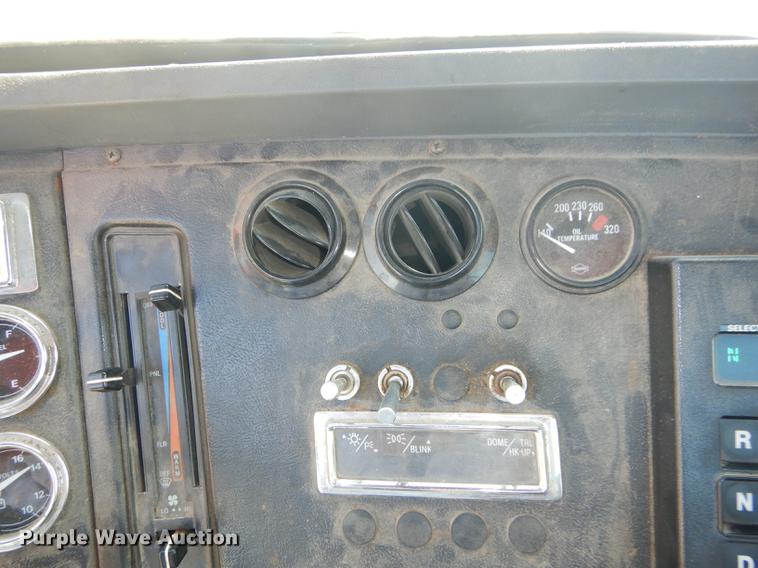 image for item DD6526 1995 Ford L8000 rollback truck