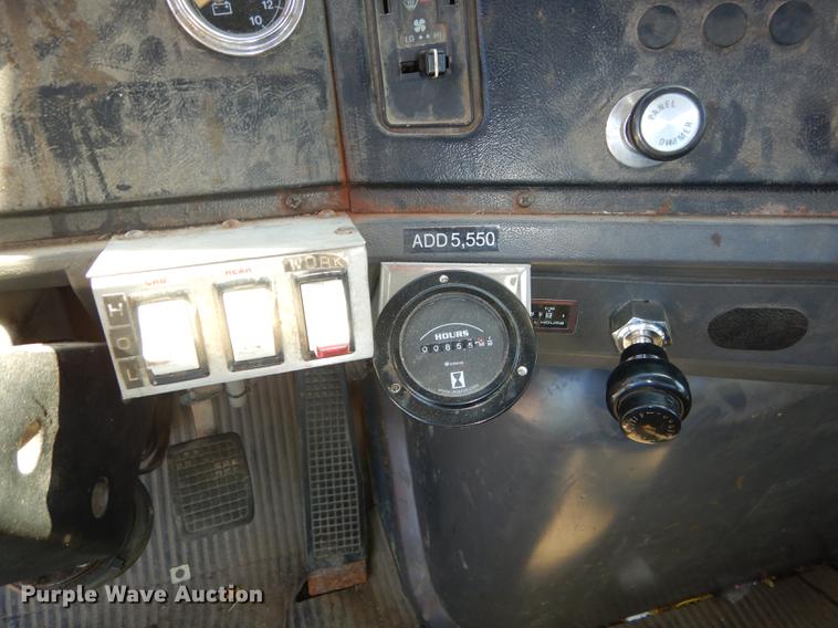 image for item DD6526 1995 Ford L8000 rollback truck