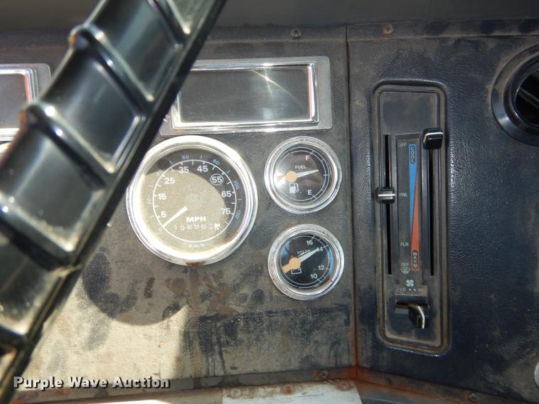 image for item DD6526 1995 Ford L8000 rollback truck