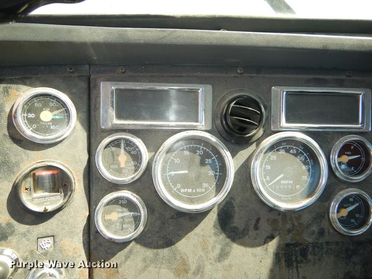 image for item DD6526 1995 Ford L8000 rollback truck