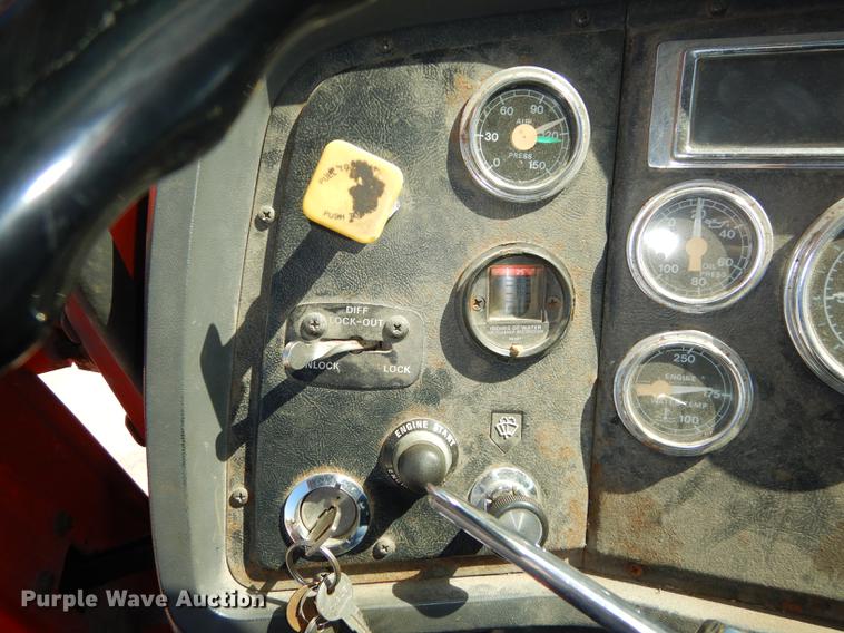 image for item DD6526 1995 Ford L8000 rollback truck