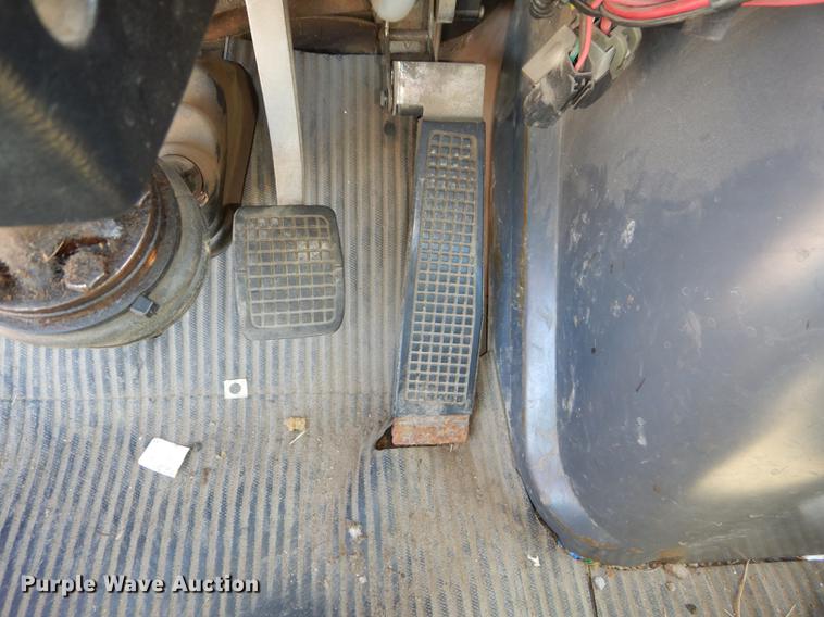 image for item DD6526 1995 Ford L8000 rollback truck