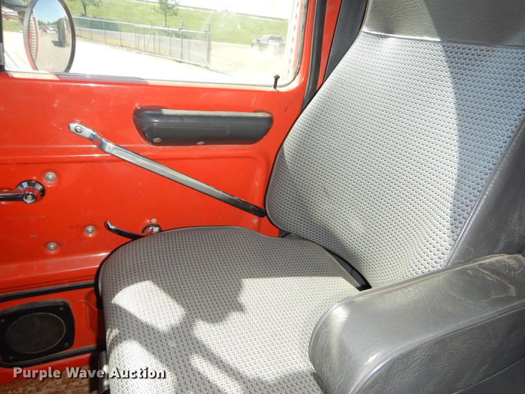 image for item DD6526 1995 Ford L8000 rollback truck