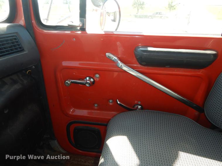 image for item DD6526 1995 Ford L8000 rollback truck