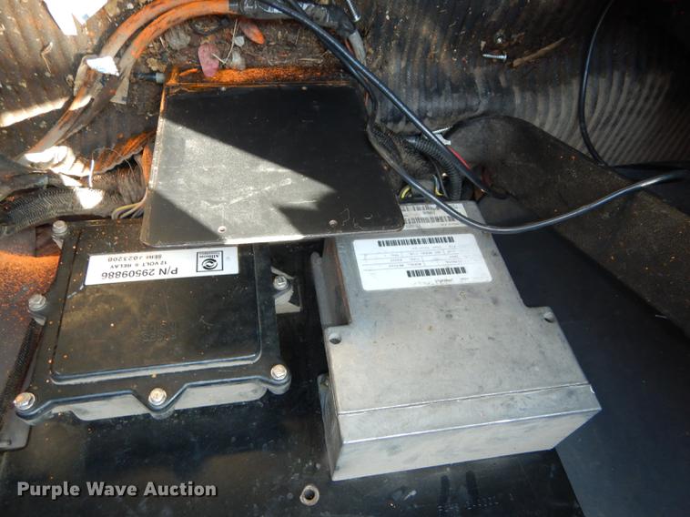 image for item DD6526 1995 Ford L8000 rollback truck