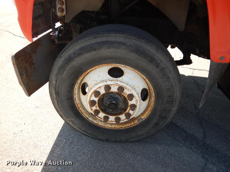 image for item DD6526 1995 Ford L8000 rollback truck