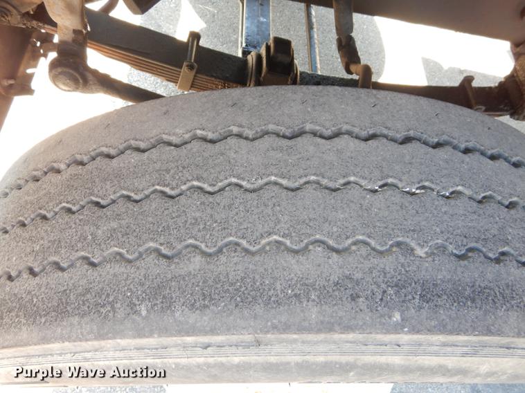 image for item DD6526 1995 Ford L8000 rollback truck