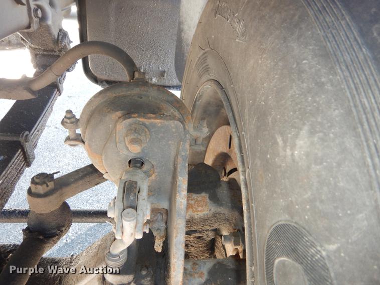 image for item DD6526 1995 Ford L8000 rollback truck