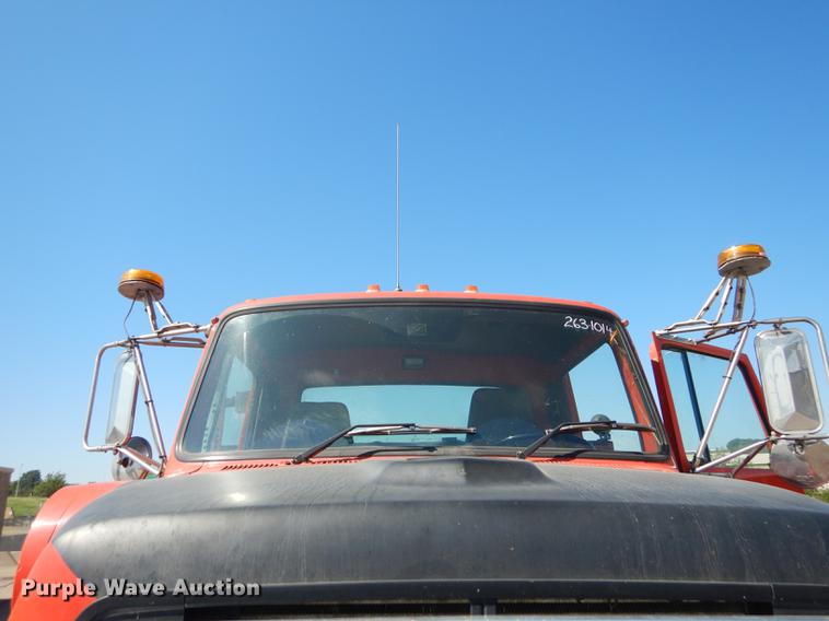 image for item DD6526 1995 Ford L8000 rollback truck