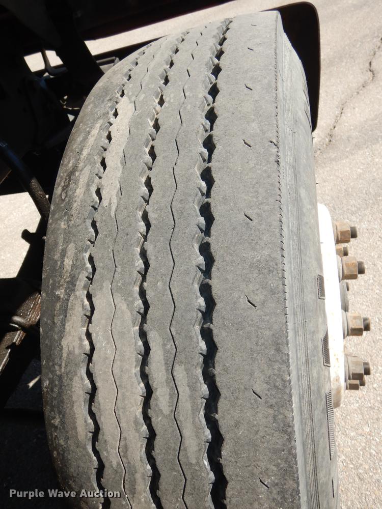 image for item DD6526 1995 Ford L8000 rollback truck