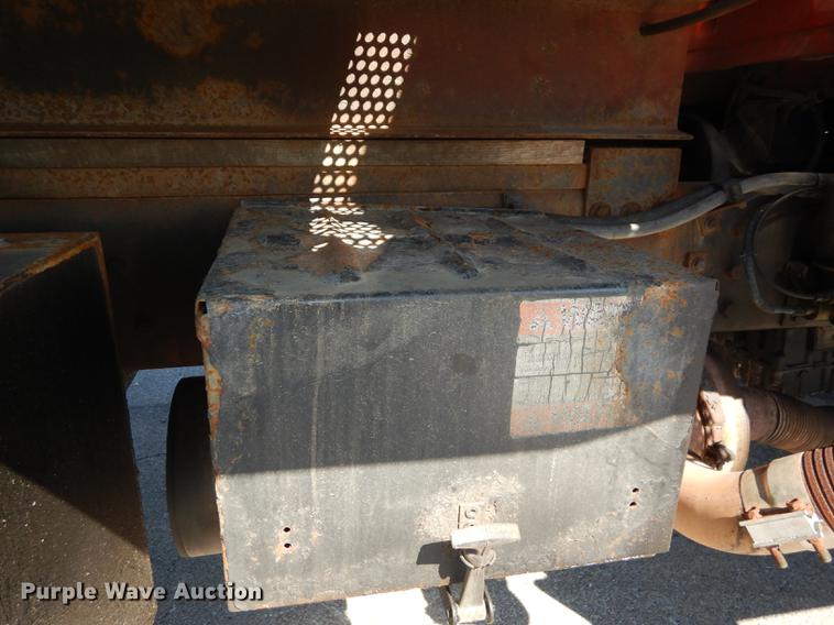 image for item DD6526 1995 Ford L8000 rollback truck