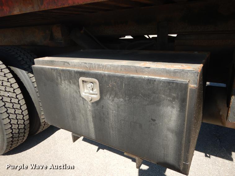 image for item DD6526 1995 Ford L8000 rollback truck