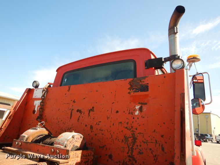 image for item DD6526 1995 Ford L8000 rollback truck