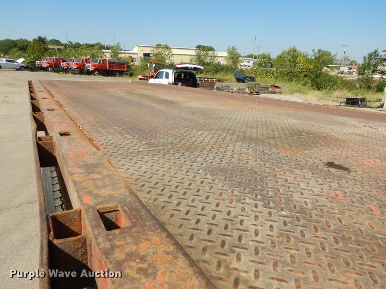 image for item DD6526 1995 Ford L8000 rollback truck