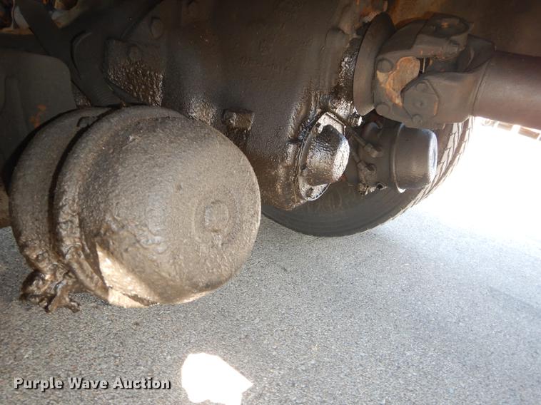 image for item DD6526 1995 Ford L8000 rollback truck