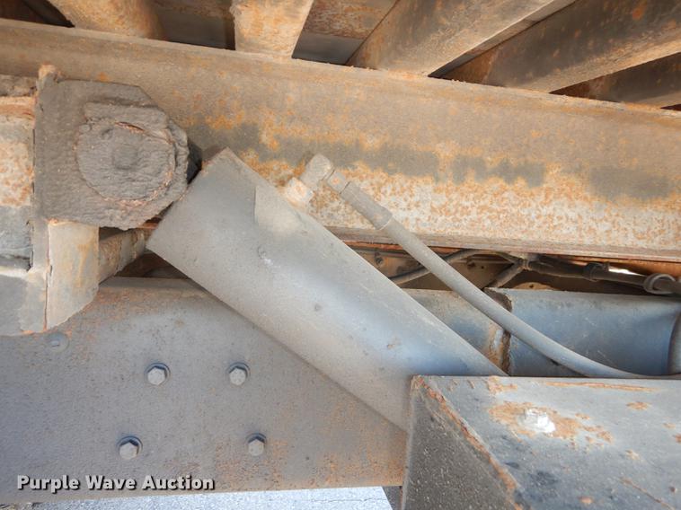 image for item DD6526 1995 Ford L8000 rollback truck