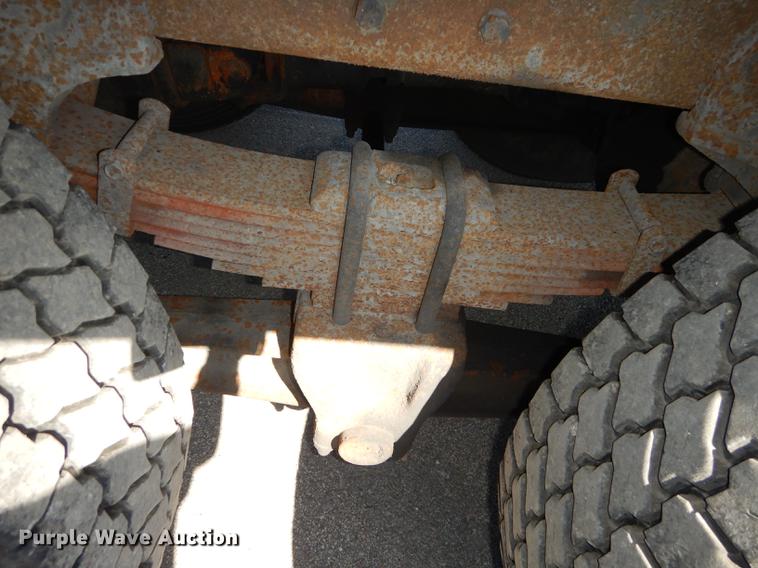 image for item DD6526 1995 Ford L8000 rollback truck