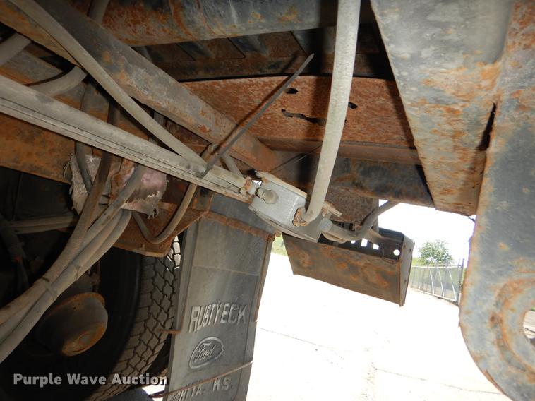 image for item DD6526 1995 Ford L8000 rollback truck