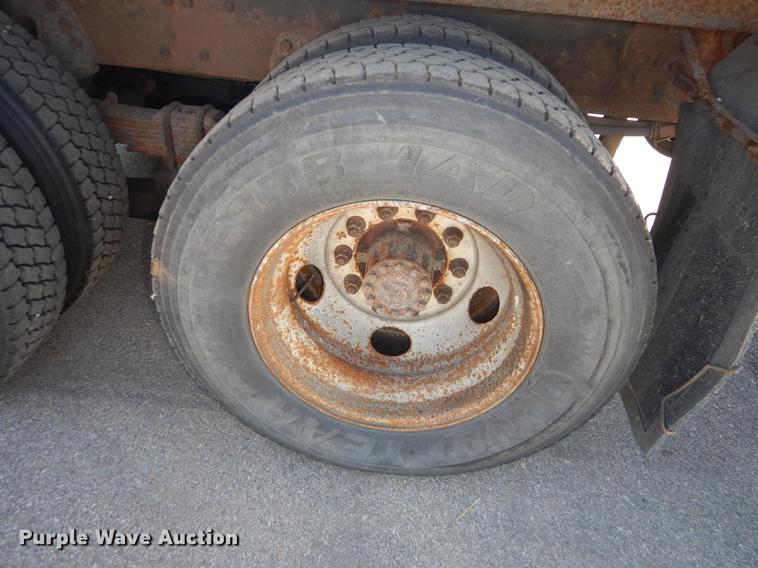 image for item DD6526 1995 Ford L8000 rollback truck