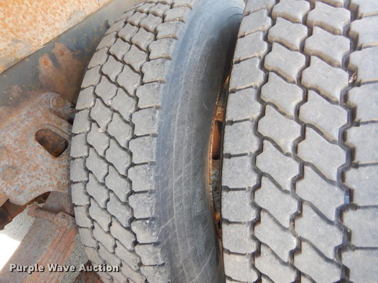 image for item DD6526 1995 Ford L8000 rollback truck