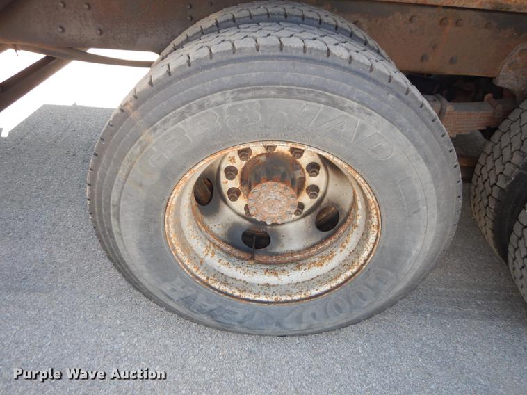 image for item DD6526 1995 Ford L8000 rollback truck