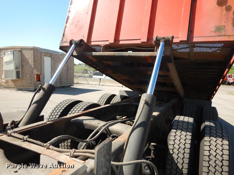 image for item DD6526 1995 Ford L8000 rollback truck