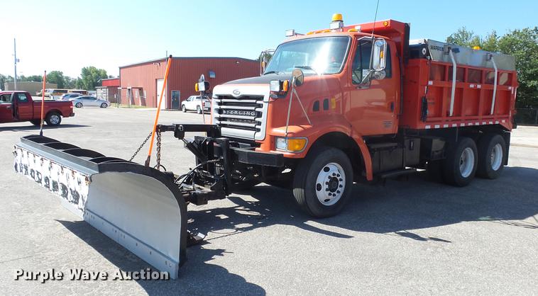 image for item DE7255 2001 Sterling LT7501 dump truck