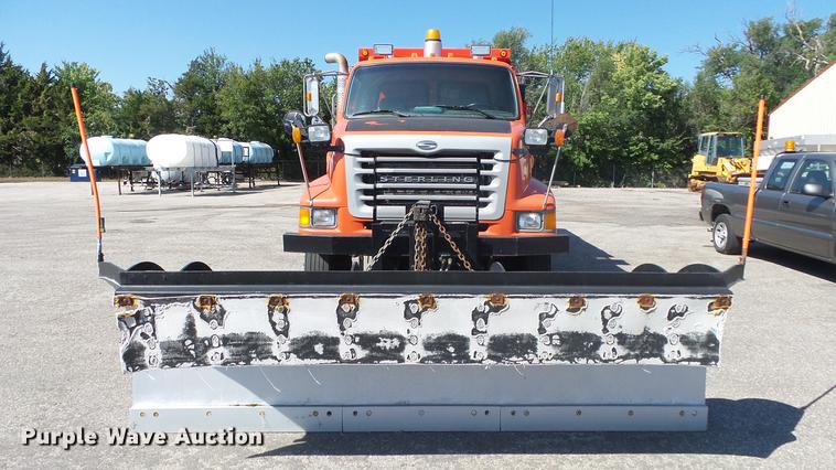 image for item DE7255 2001 Sterling LT7501 dump truck
