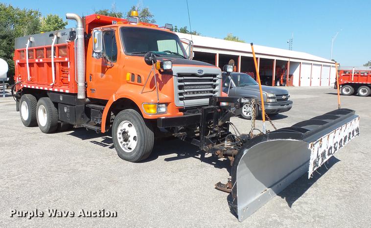 image for item DE7255 2001 Sterling LT7501 dump truck